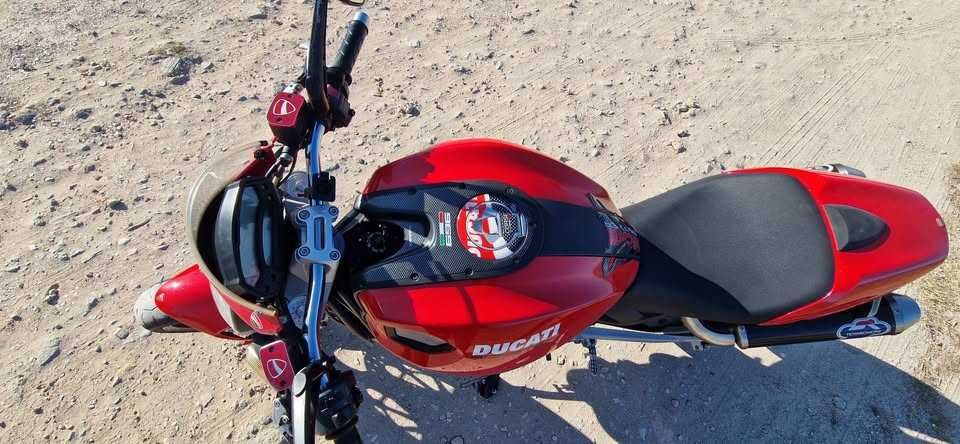Ducati Monster 696