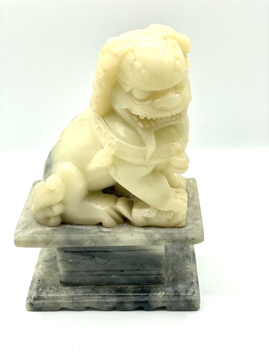 Cao foo em pedra oriental