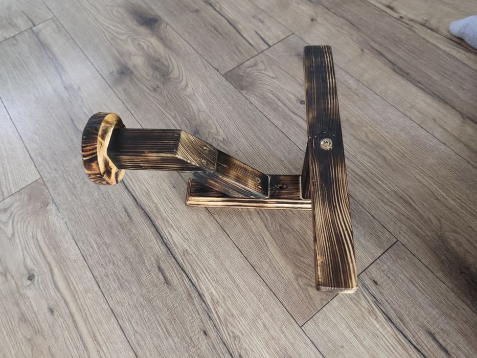 Wieszak na hełm(kask) kamizelkę.