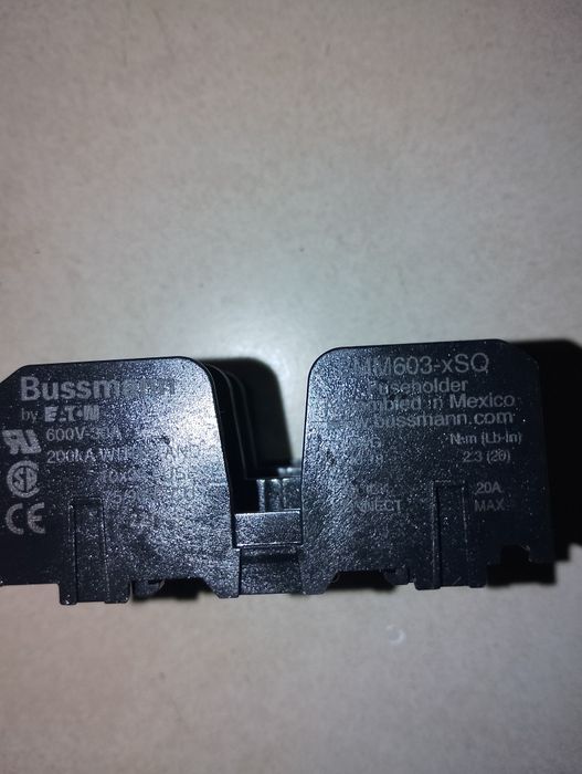 Placa de ligação para alternadores e motores.