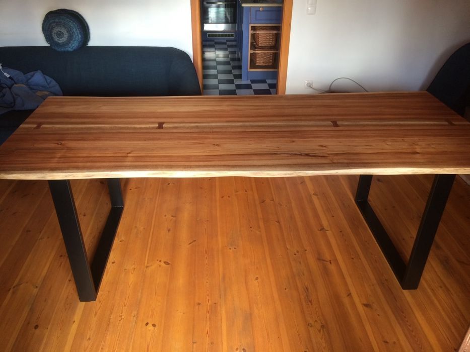 Mesa de jantar de borda orgânica, madeira maciça, feita á medida