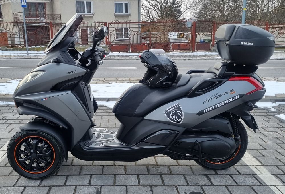 Peugeot Metropolis 400 piaggio mp3 500 yamaha tricity 300