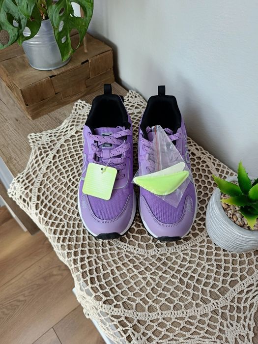 Damskie sneakersy adidasy tenisówki 37 o szerokim kroju AOV