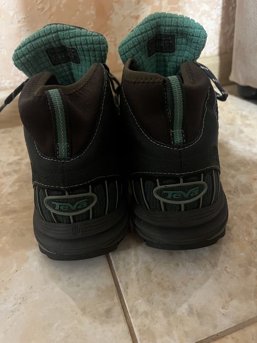 Ботінки Teva трекінгові