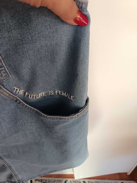 Vários vestidos para venda