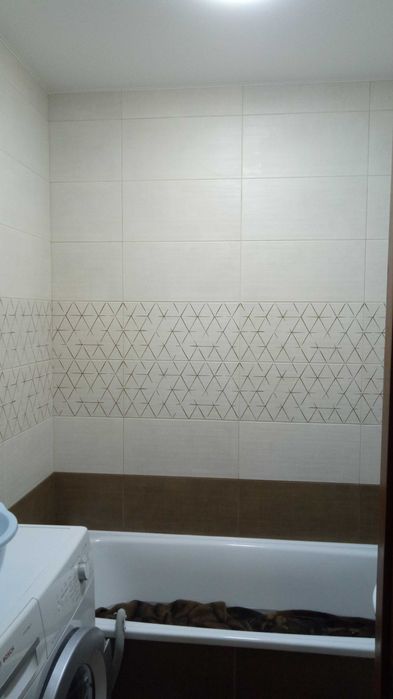 Штукатурка, шкаклівка, шпалери, плитка, ламинат.