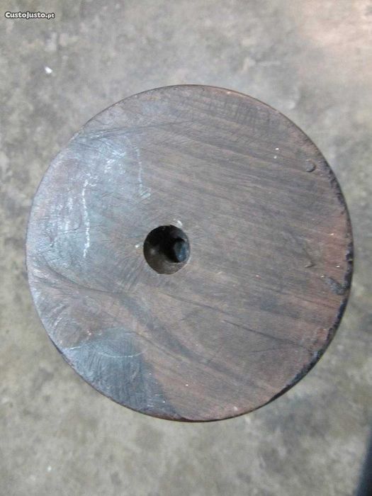 Cinzeiro de pé em Pau-Preto