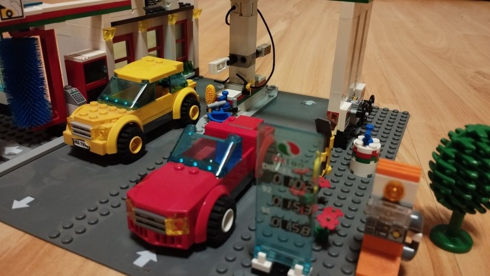 LEGO 7993 oraz 8402 stacja benzynowa octan