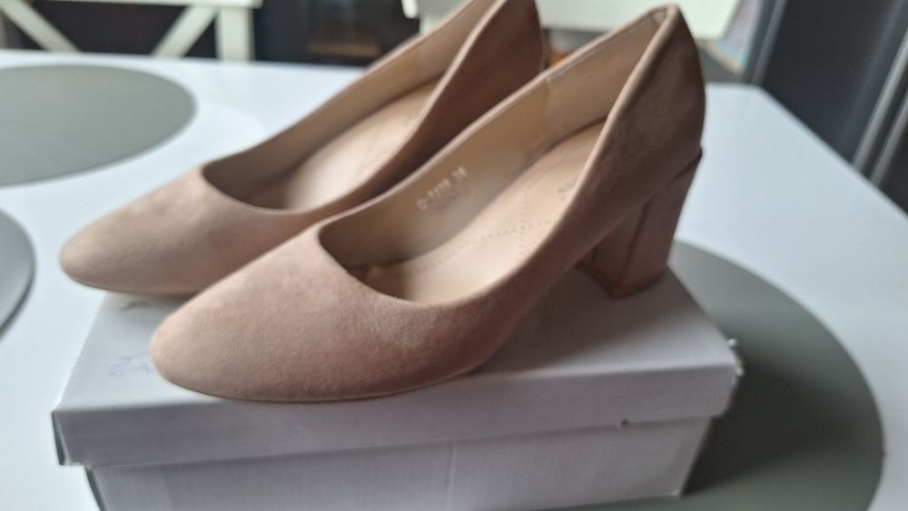 Czółenka beżowe 38r