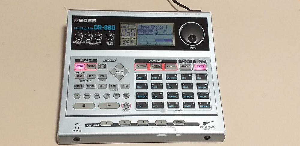 Boss DR-880 dr.Rythm automat perkusyjny.