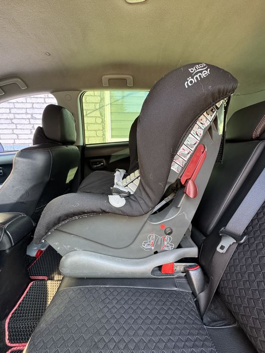 чорне дитяче автокрісло Britax Römer Duo Plus