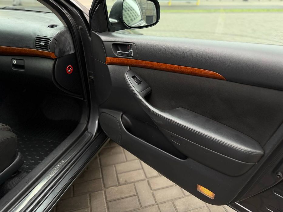 Toyota avensis 2008 рейстайлінг