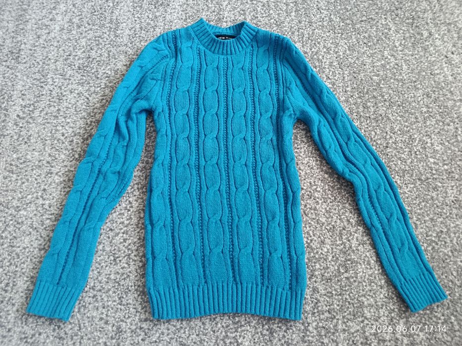Sweter.           .