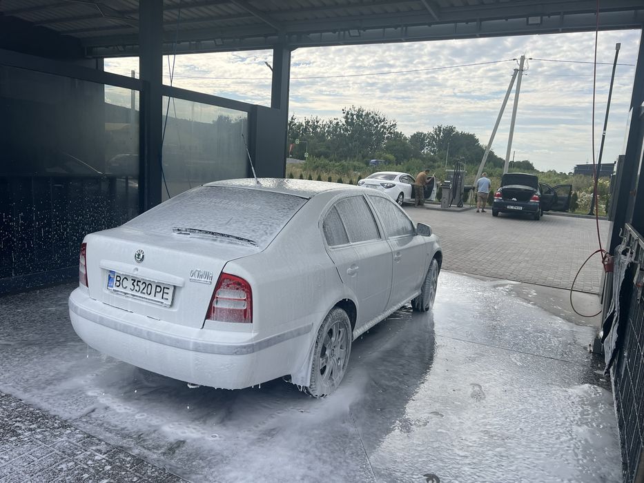 Шкода октавіа  тур.                                                  .