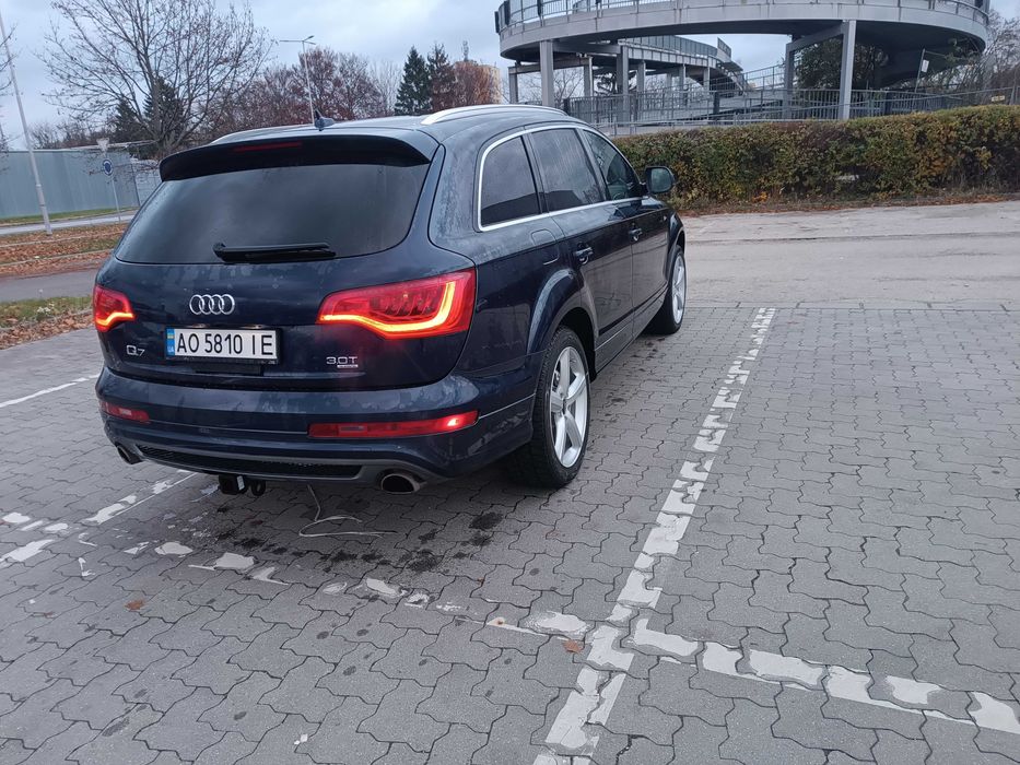 Audi q7 2013 рік