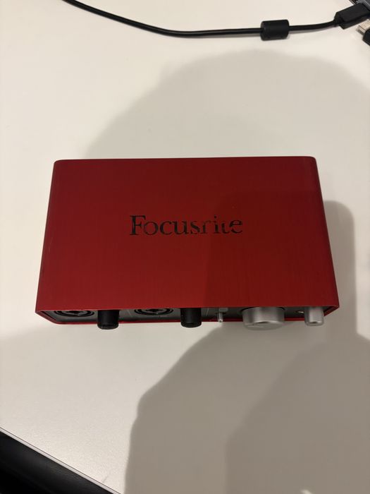 Focusrite Scarlett 2i2 1st Gen [PARA REPARAÇÃO]