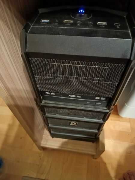 komputer stacjonarny DDR3. 16GB, Windows 10 z 2  dyskami