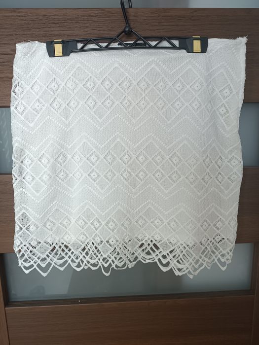 Biała, ażurowa spódniczka