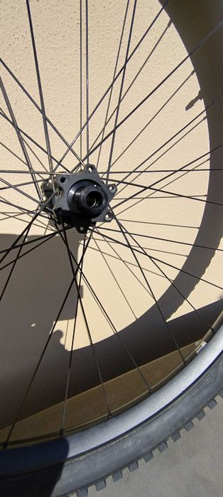 Roda traseira com pneus 27.5 DTSwiss 1700