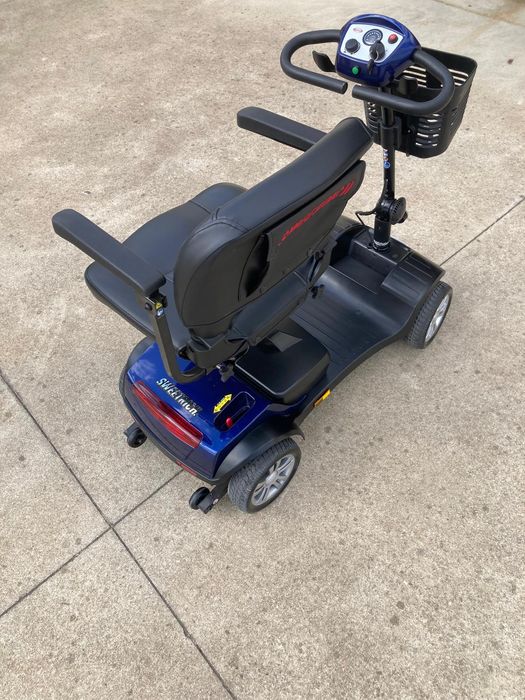 Cadeira elétrica nova para pessoas de mobilidade reduzida