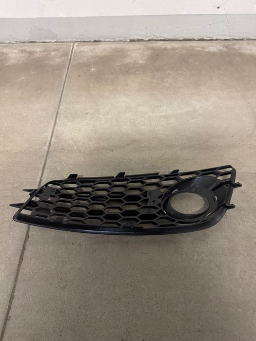 Kratki halogenów, plaster miodu (grill). Audi A4 B8 przedliftem s-line
