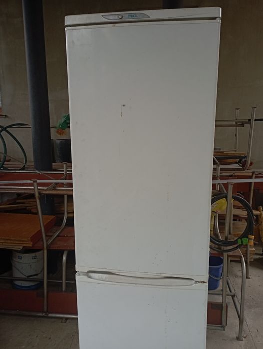 Продам двухкамерный холодильник Стинол