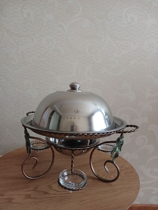 Блюдо для разогрева шашлыка. Садж с соусницами.