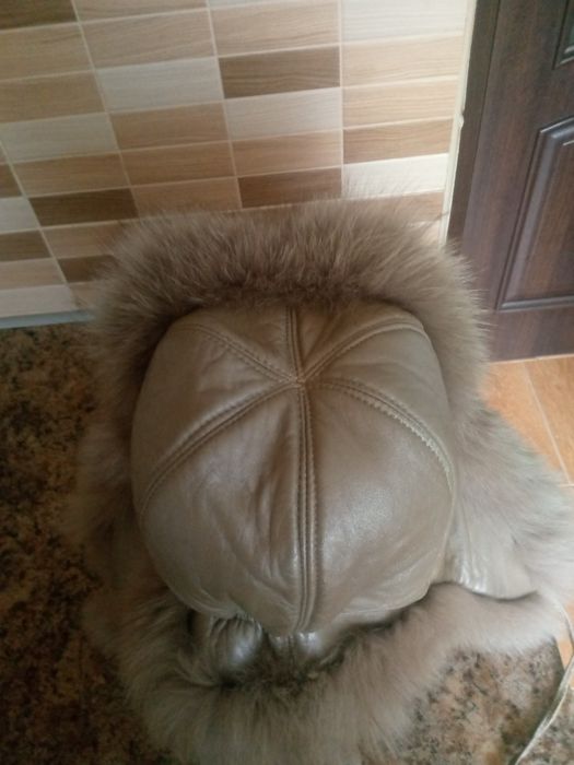 Продам женскую зимнюю шапку