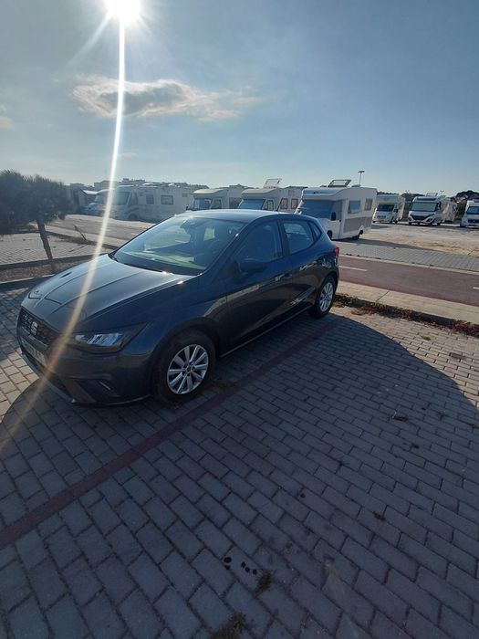 Vendo um Seat Ibiza de 2024.