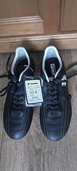 Buty piłkarskie lotto.