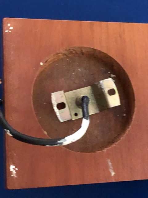 Candeeiro de teto em madeira