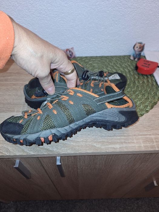 Sprzedam sandaly trekkingowe damskie