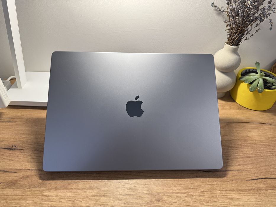 MacBook Pro 16 2021 M1 Max 32 GPU 32GB RAM 512GB SSD 95%