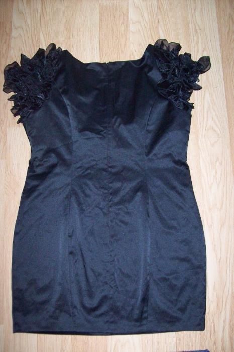 Czarna sukienka/tunika z ozdobnym rękawem