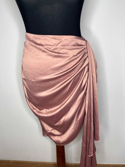 Satynowa spódnica mini z wiązaniem mokka asymetryczna missguided 48