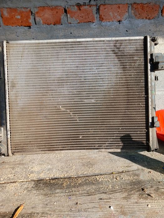Продам радіатор охолодження нісан прімастар  100
