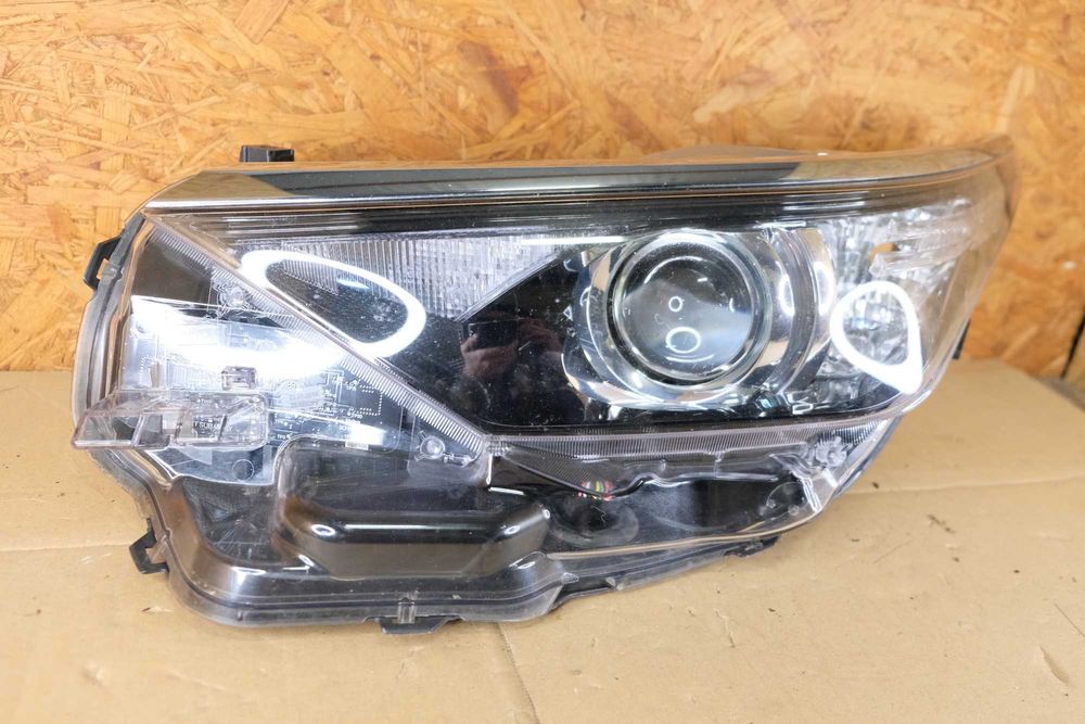 Lampa lewy przód Toyota Auris II Lift