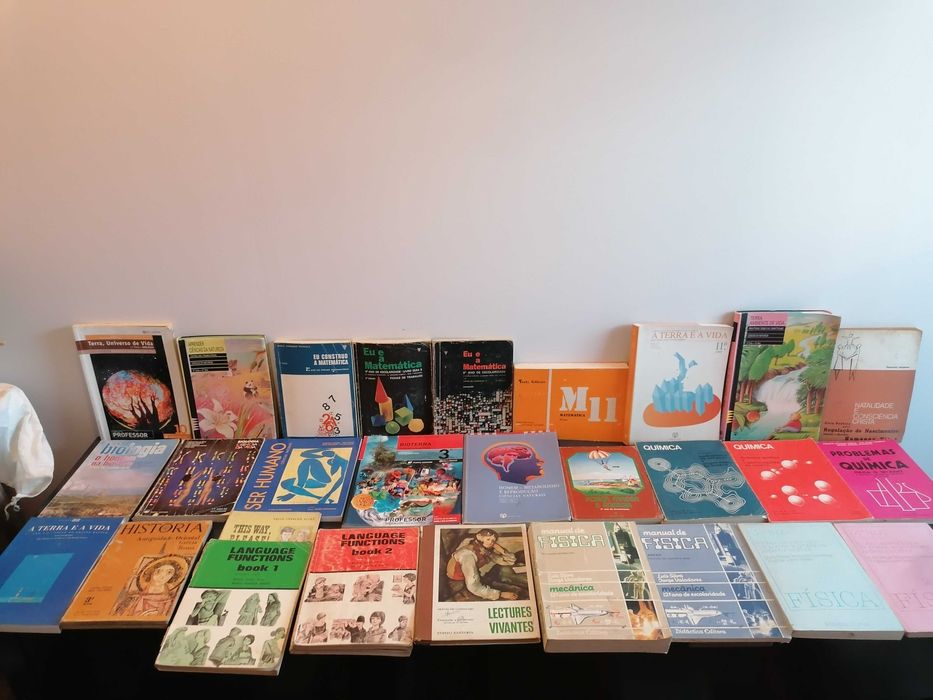 Livros antigos mas em bom estado a 0,50 cêntimos!