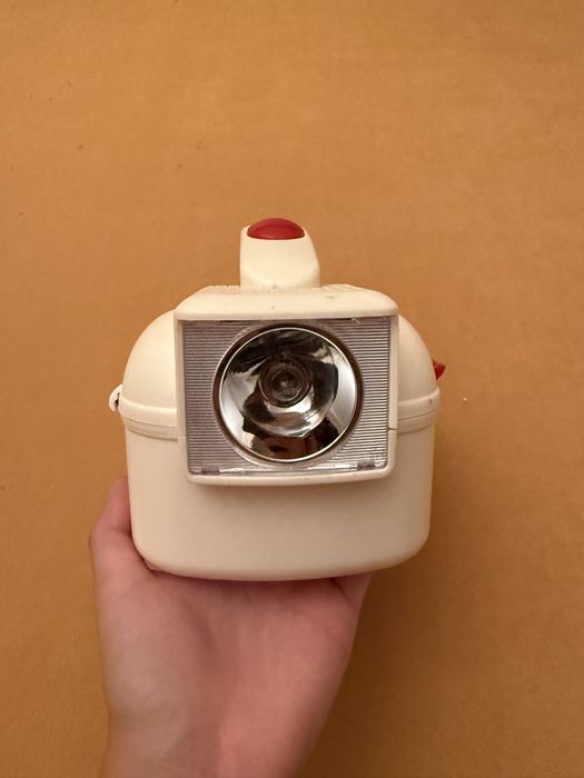 Caixa de primeiros socorros com lanterna