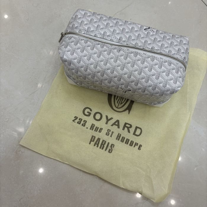 Нова сумка косметичка Goyard білого кольору з фірмовим принтом