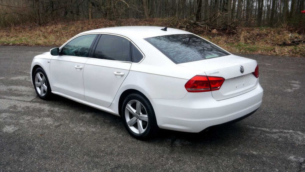 Volkswagen Passat Limited Edition      2015