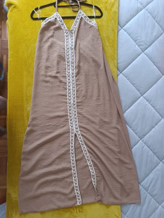 Vestido creme com bordado