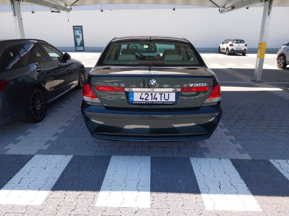 BMW 735i V8 – 272cv – Automático – Pele – 180.000 km