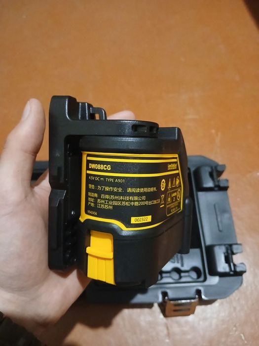 Рівень лазерний лінійний DeWALT DW088CG