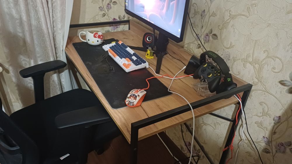 Стіл комп'ютерний / офісний