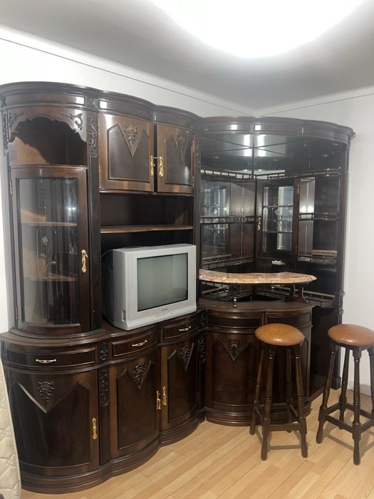 Movél com bar e 2 bancos