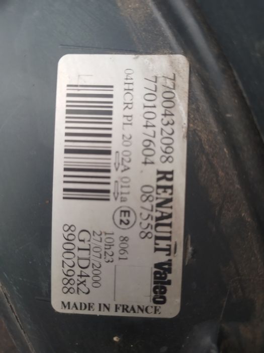 Продам фары RENAULT Scenic 2005год
