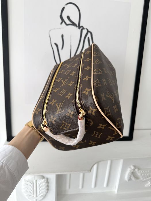 Жіноча косметичка несессер Louis Vuitton Dopp Kit Toilet Pouch луи вит