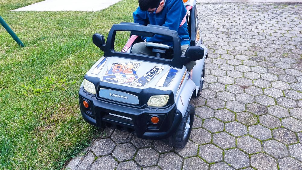 Vendo jipe para criança  Feber xstorm a bateria