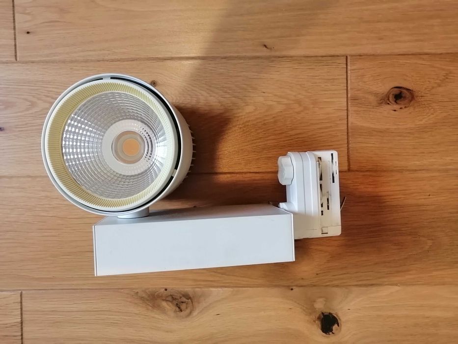 Oprawy oświetleniowe LED do sklepu